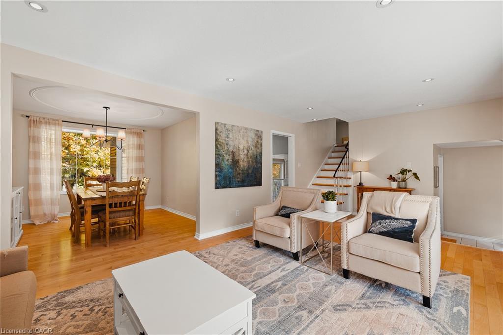 26 Nightingale Crescent, Elmira, ON - Indoor Photo Showing Living Room