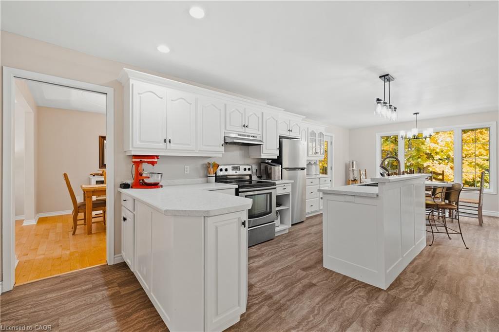26 Nightingale Crescent, Elmira, ON - Indoor Photo Showing Kitchen