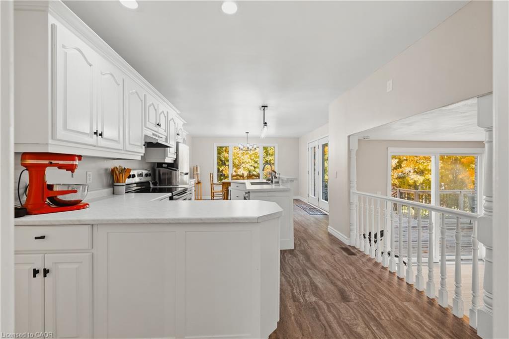 26 Nightingale Crescent, Elmira, ON - Indoor Photo Showing Kitchen