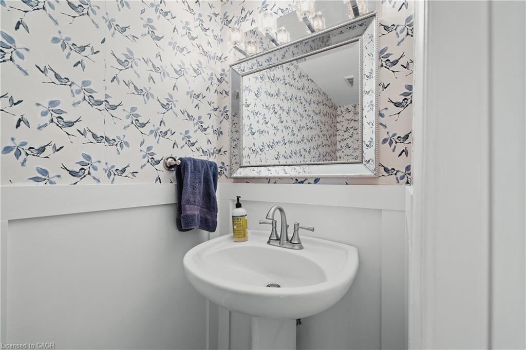 26 Nightingale Crescent, Elmira, ON - Indoor Photo Showing Bathroom