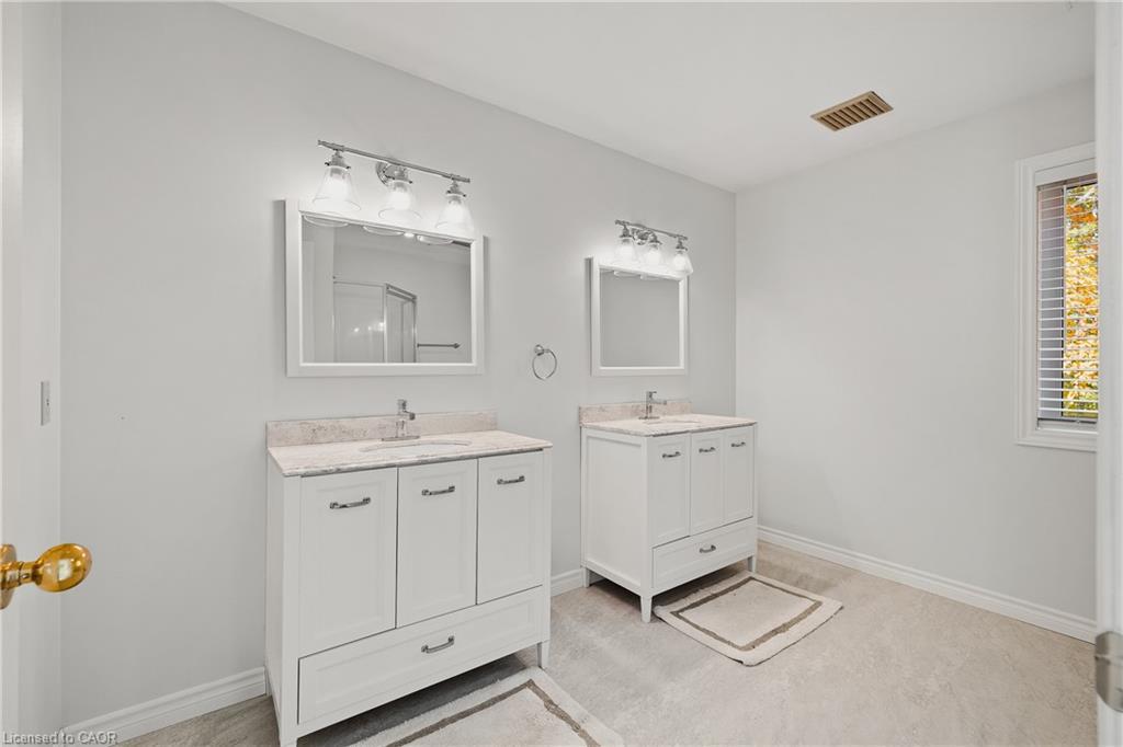 26 Nightingale Crescent, Elmira, ON - Indoor Photo Showing Bathroom