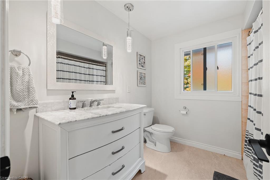 26 Nightingale Crescent, Elmira, ON - Indoor Photo Showing Bathroom