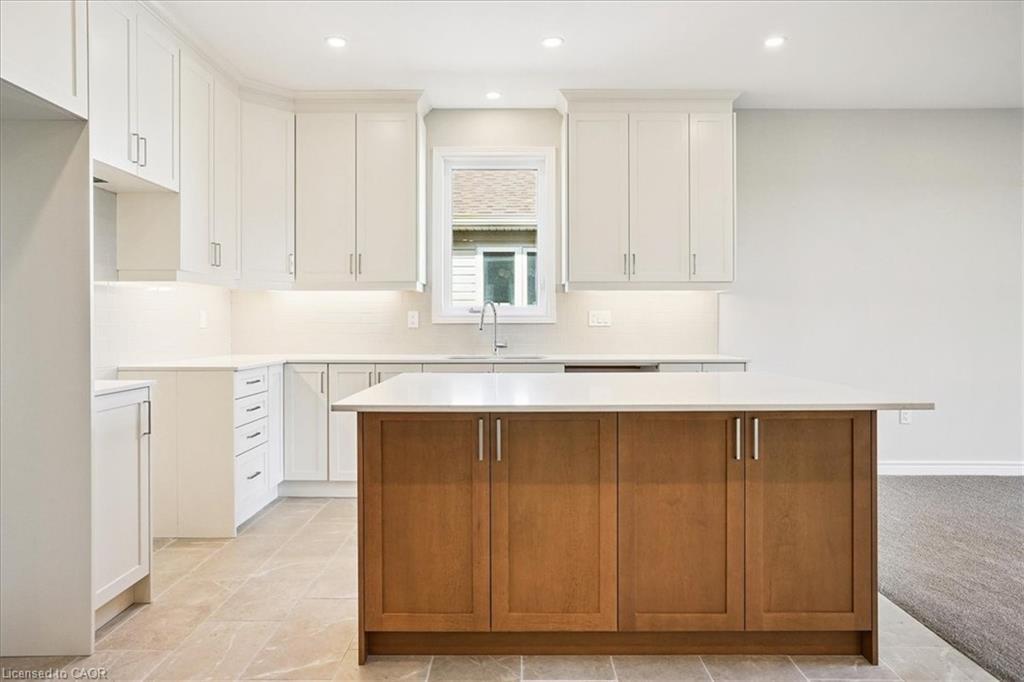 10 Michelle'S Way, Hagersville, ON - Indoor Photo Showing Kitchen