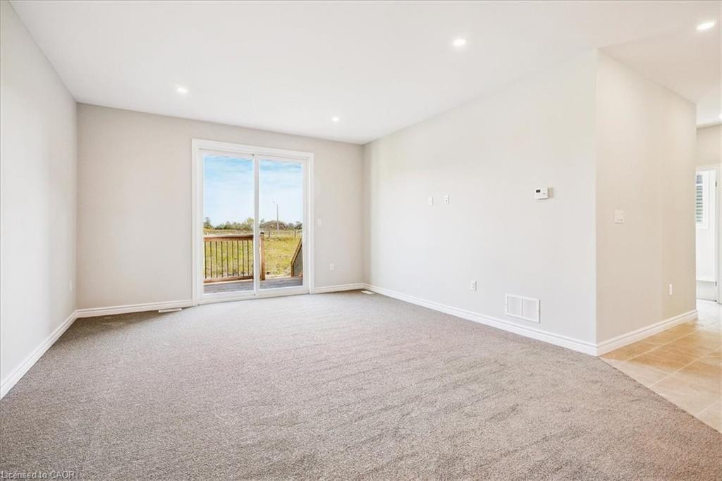 10 Michelle'S Way, Hagersville, ON - Indoor Photo Showing Other Room
