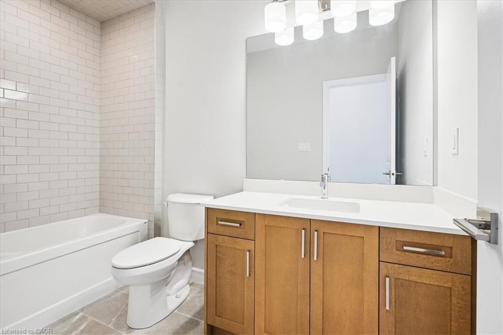 10 Michelle'S Way, Hagersville, ON - Indoor Photo Showing Bathroom