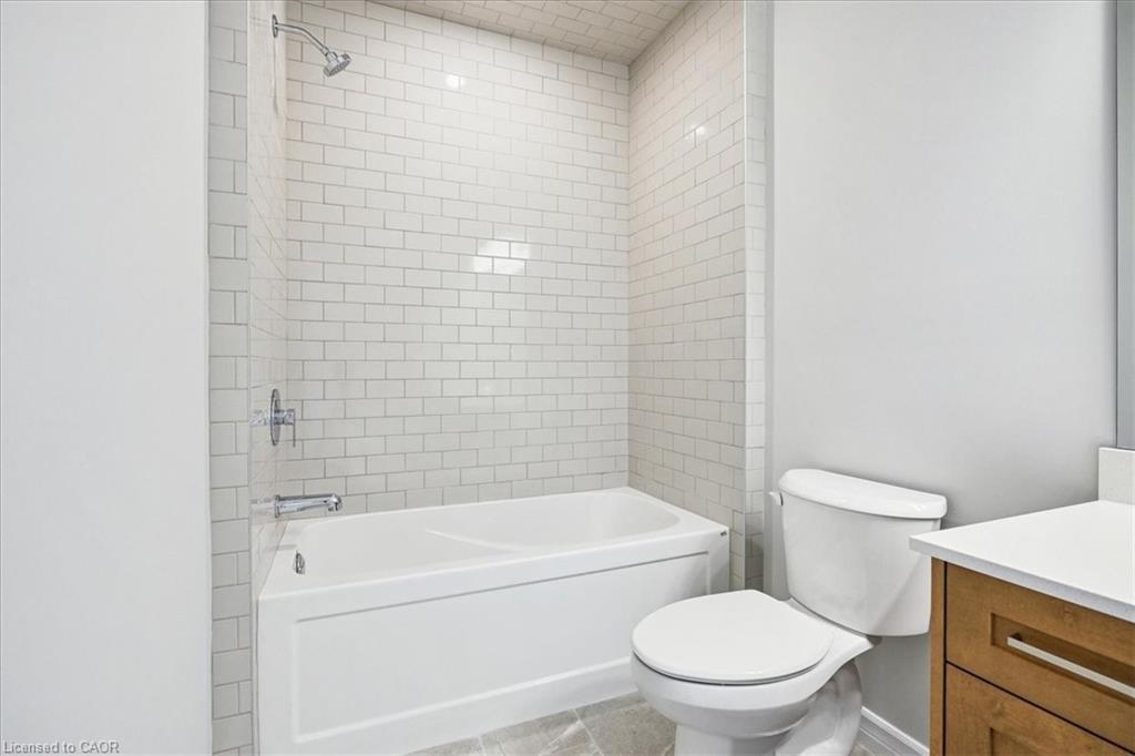 10 Michelle'S Way, Hagersville, ON - Indoor Photo Showing Bathroom