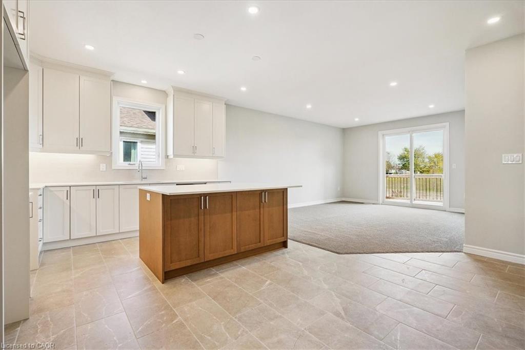 10 Michelle'S Way, Hagersville, ON - Indoor Photo Showing Kitchen