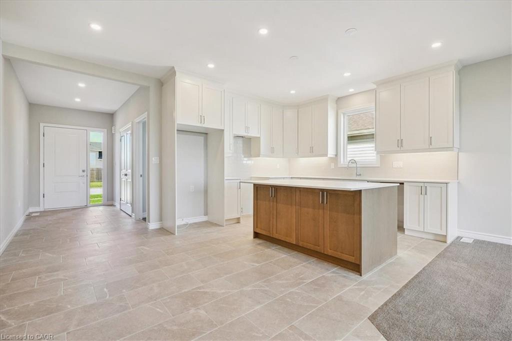 10 Michelle'S Way, Hagersville, ON - Indoor Photo Showing Kitchen
