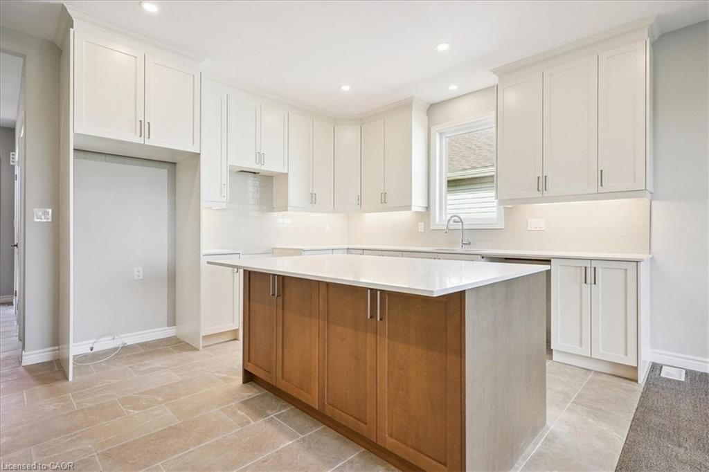10 Michelle'S Way, Hagersville, ON - Indoor Photo Showing Kitchen