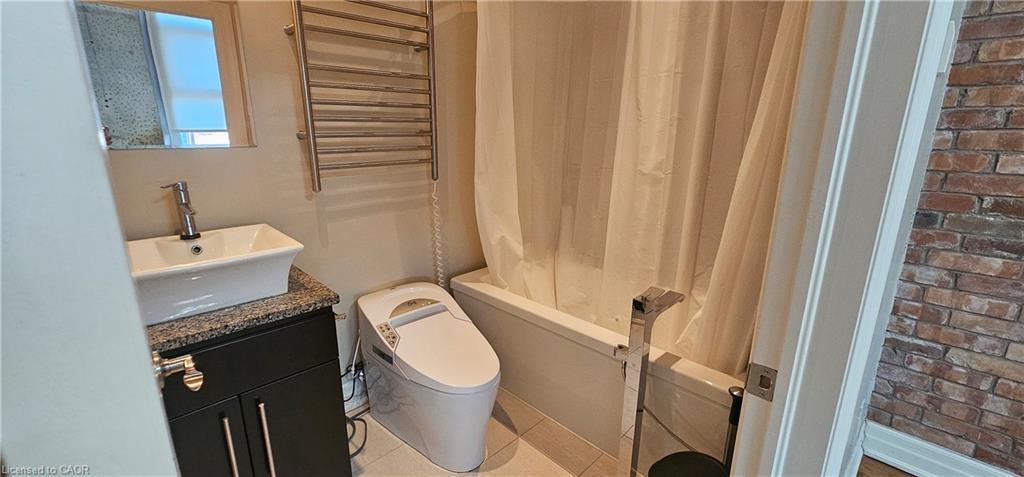 102-25 Concession Street, Cambridge, ON - Indoor Photo Showing Bathroom