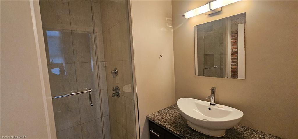 102-25 Concession Street, Cambridge, ON - Indoor Photo Showing Bathroom