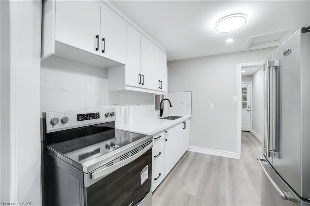 86 Adair Avenue S, Hamilton, ON - Indoor Photo Showing Kitchen With Upgraded Kitchen
