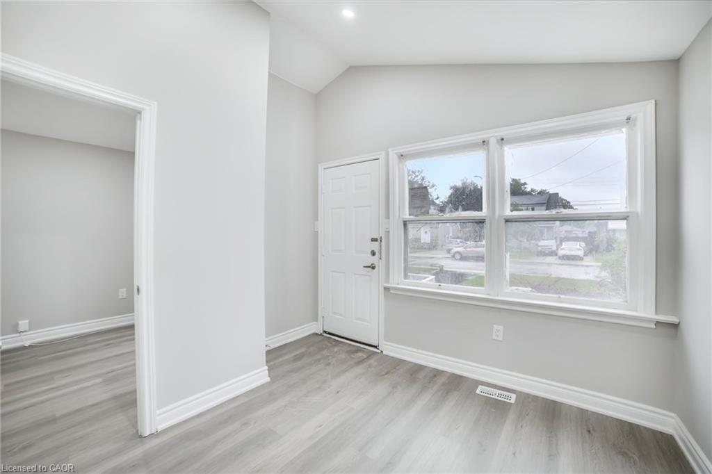 86 Adair Avenue S, Hamilton, ON - Indoor Photo Showing Other Room