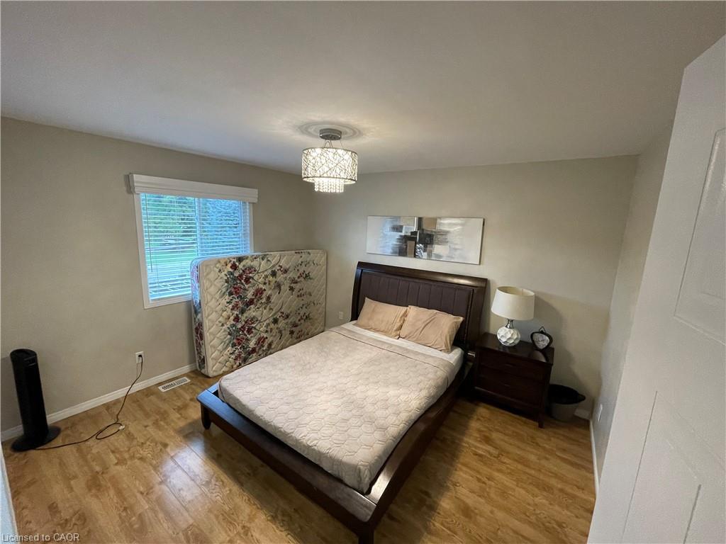 91 Loggers Grove, London, ON - Indoor Photo Showing Bedroom