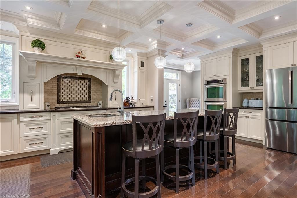 108 Livno Common, Oakville, ON - Indoor Photo Showing Kitchen With Upgraded Kitchen