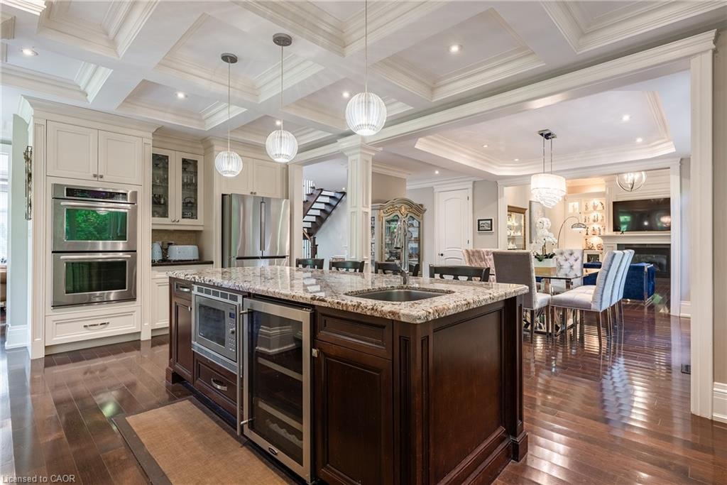 108 Livno Common, Oakville, ON - Indoor Photo Showing Kitchen With Upgraded Kitchen