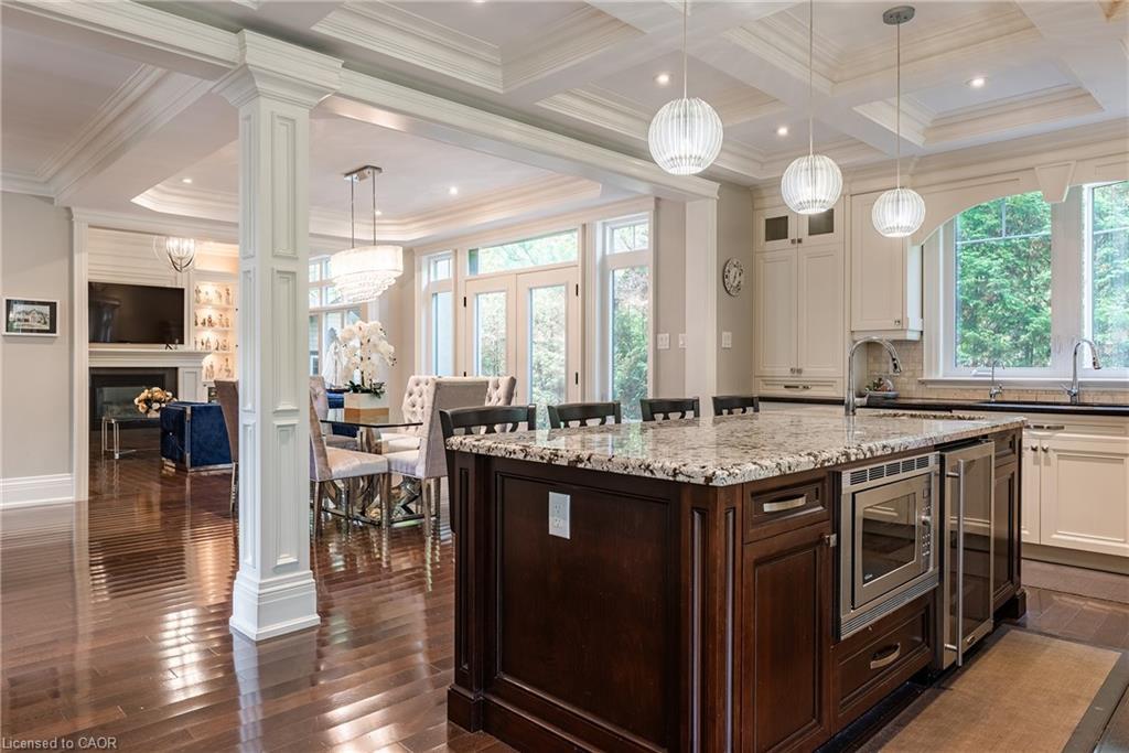 108 Livno Common, Oakville, ON - Indoor Photo Showing Kitchen With Upgraded Kitchen