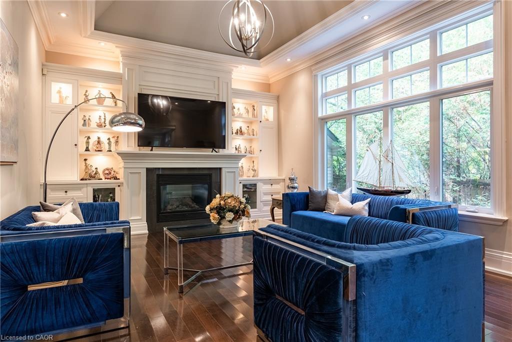 108 Livno Common, Oakville, ON - Indoor Photo Showing Living Room With Fireplace