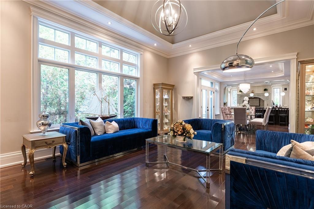 108 Livno Common, Oakville, ON - Indoor Photo Showing Living Room
