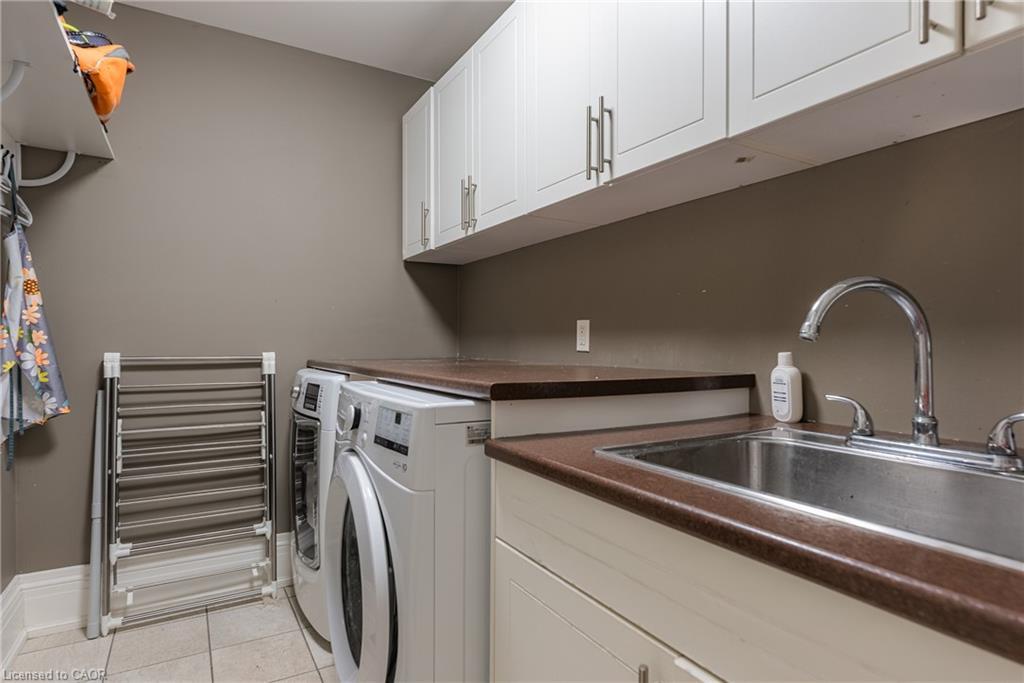 108 Livno Common, Oakville, ON - Indoor Photo Showing Laundry Room