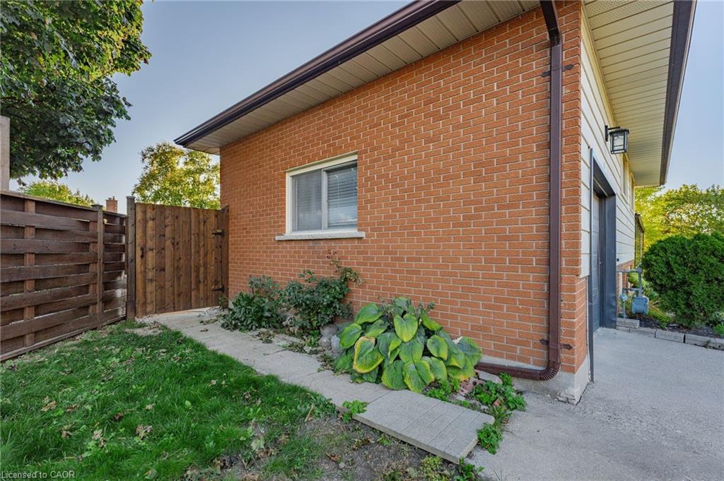 Lower-19 Elm Ridge Drive, Kitchener, ON - Outdoor With Exterior