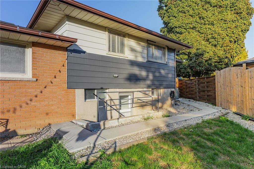 Lower-19 Elm Ridge Drive, Kitchener, ON - Outdoor With Exterior