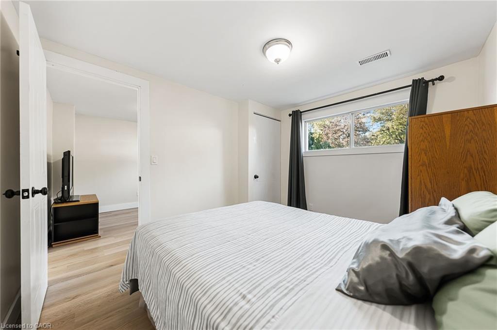 Lower-19 Elm Ridge Drive, Kitchener, ON - Indoor Photo Showing Bedroom