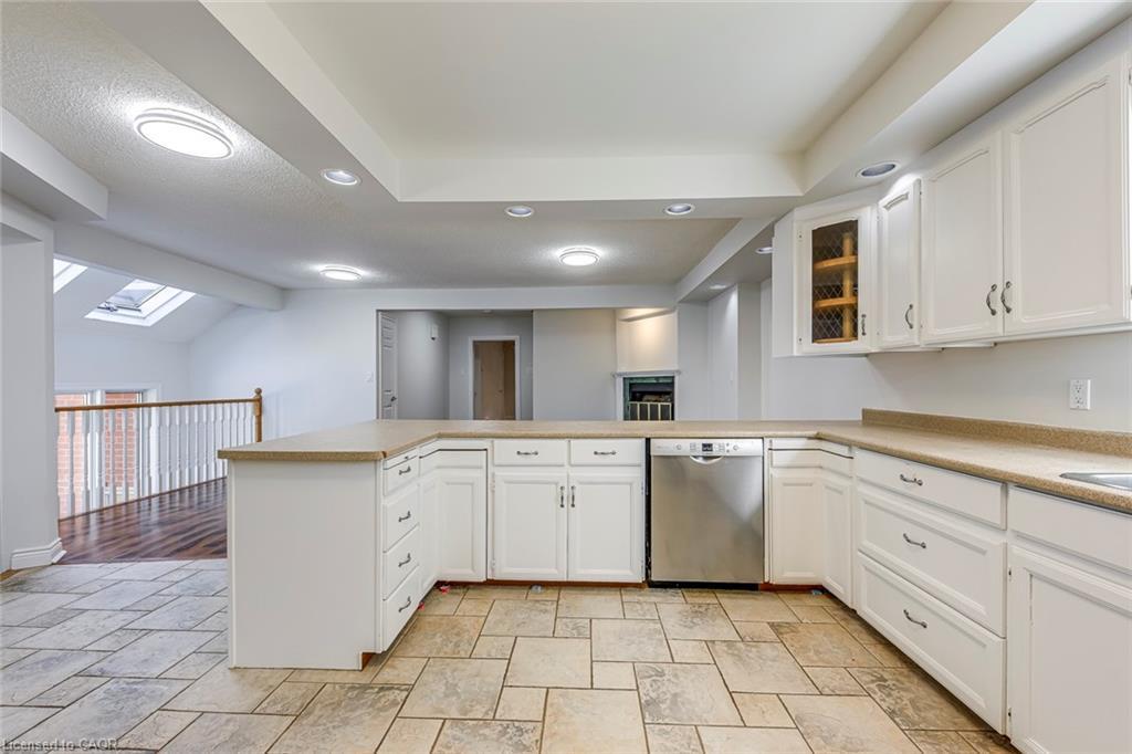 435 Maple Avenue, Oakville, ON - Indoor Photo Showing Kitchen