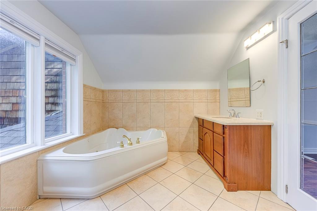 435 Maple Avenue, Oakville, ON - Indoor Photo Showing Bathroom