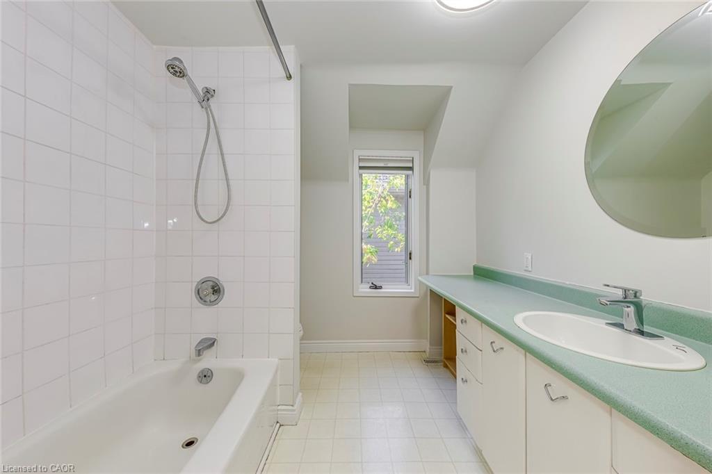 435 Maple Avenue, Oakville, ON - Indoor Photo Showing Bathroom