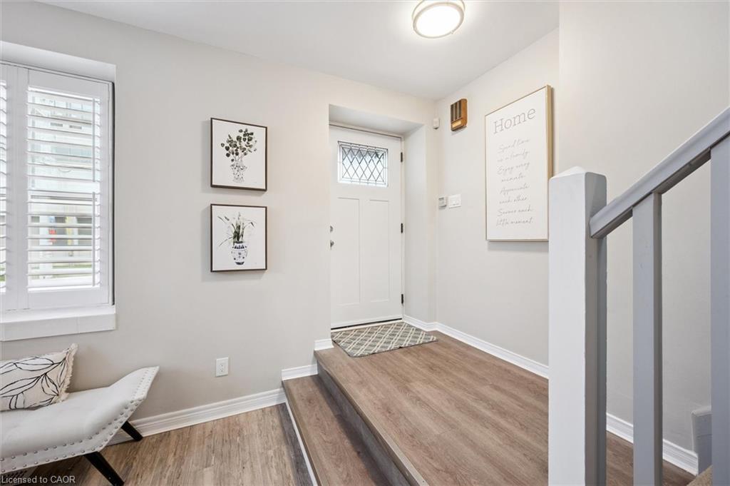 16-18 St Andrews Street, Cambridge, ON - Indoor Photo Showing Other Room