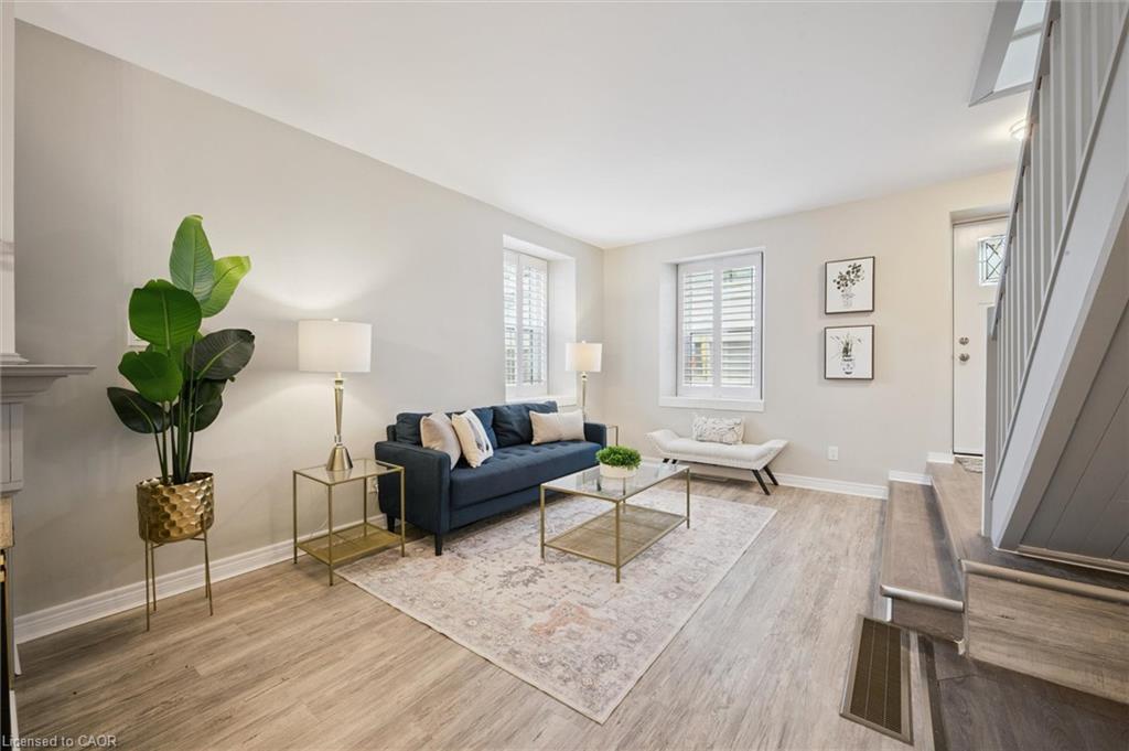 16-18 St Andrews Street, Cambridge, ON - Indoor Photo Showing Living Room