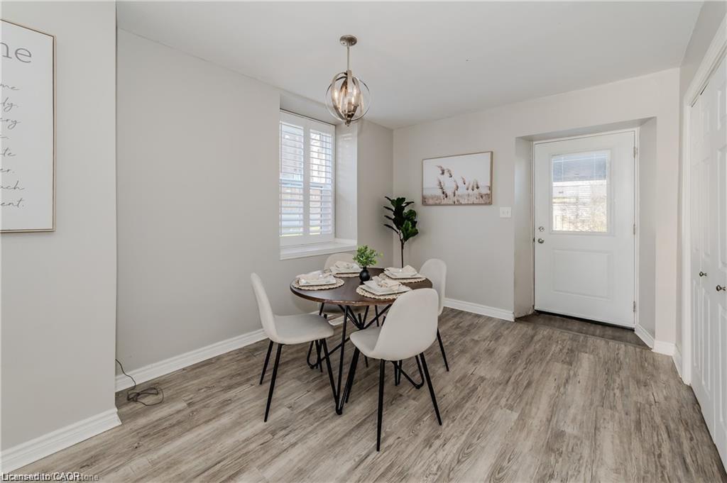 16-18 St Andrews Street, Cambridge, ON - Indoor Photo Showing Dining Room