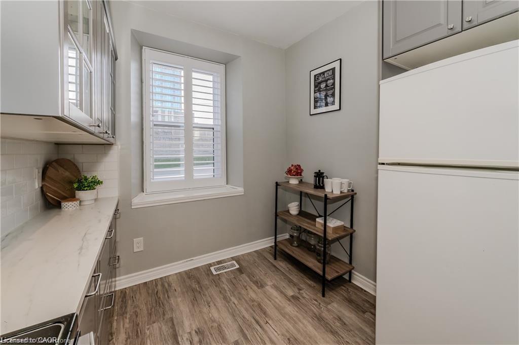 16-18 St Andrews Street, Cambridge, ON - Indoor