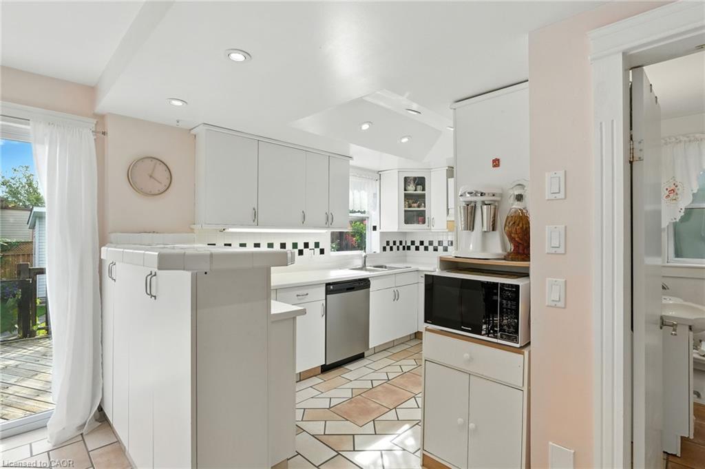 39 Clayburn Avenue, St. Catharines, ON - Indoor Photo Showing Other Room