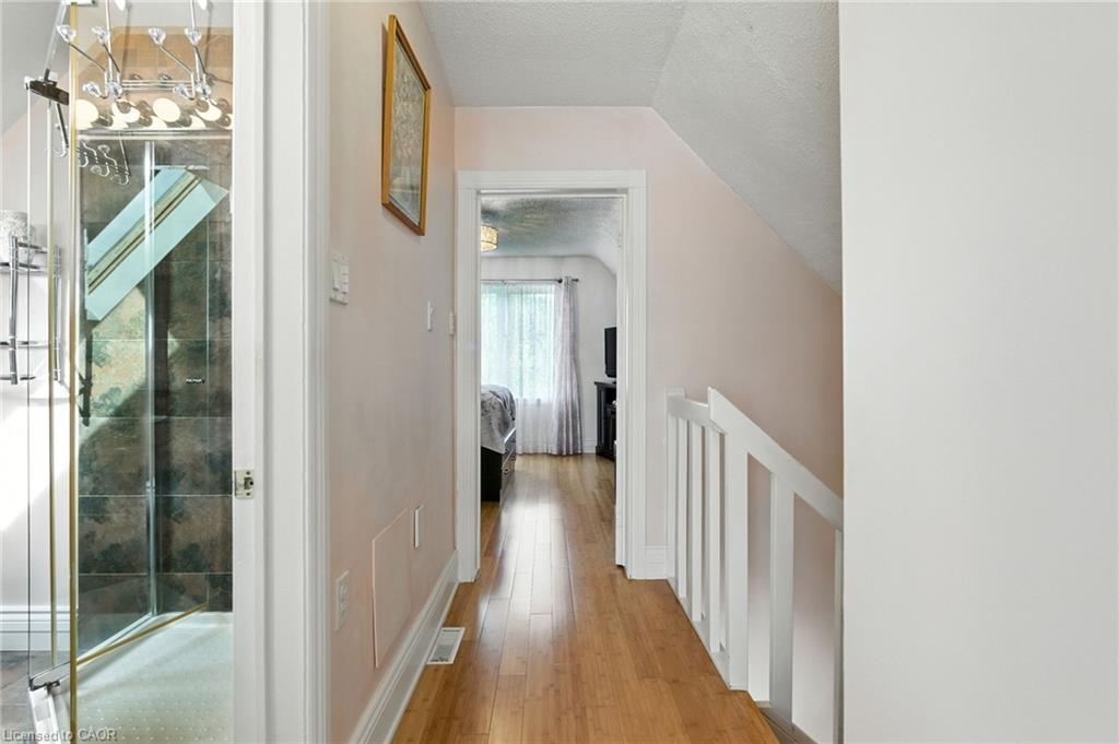 39 Clayburn Avenue, St. Catharines, ON - Indoor Photo Showing Other Room