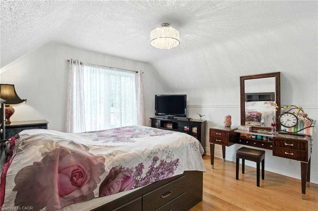 39 Clayburn Avenue, St. Catharines, ON - Indoor Photo Showing Bedroom