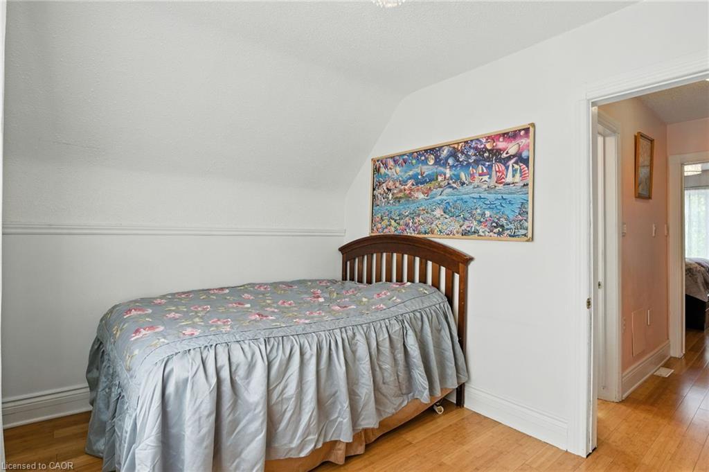39 Clayburn Avenue, St. Catharines, ON - Indoor Photo Showing Bedroom