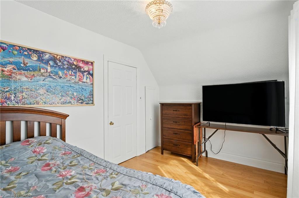 39 Clayburn Avenue, St. Catharines, ON - Indoor Photo Showing Bedroom