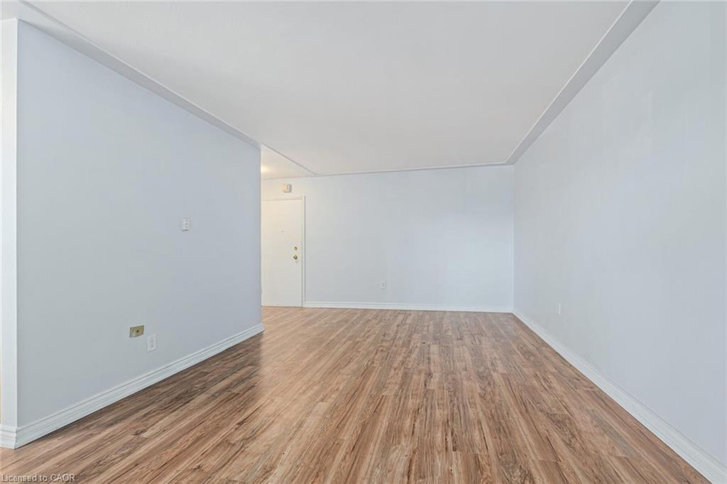 203-11 Woodman Drive, Hamilton, ON - Indoor Photo Showing Other Room