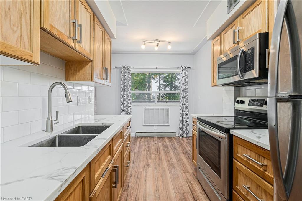 203-11 Woodman Drive, Hamilton, ON - Indoor Photo Showing Kitchen With Double Sink With Upgraded Kitchen