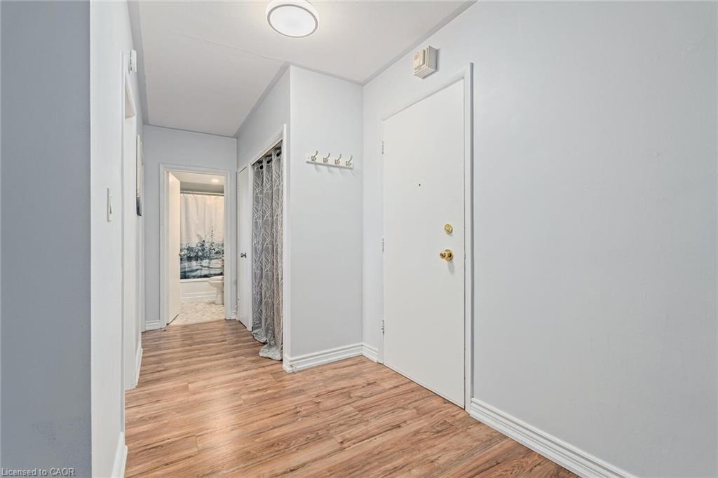 203-11 Woodman Drive, Hamilton, ON - Indoor Photo Showing Other Room