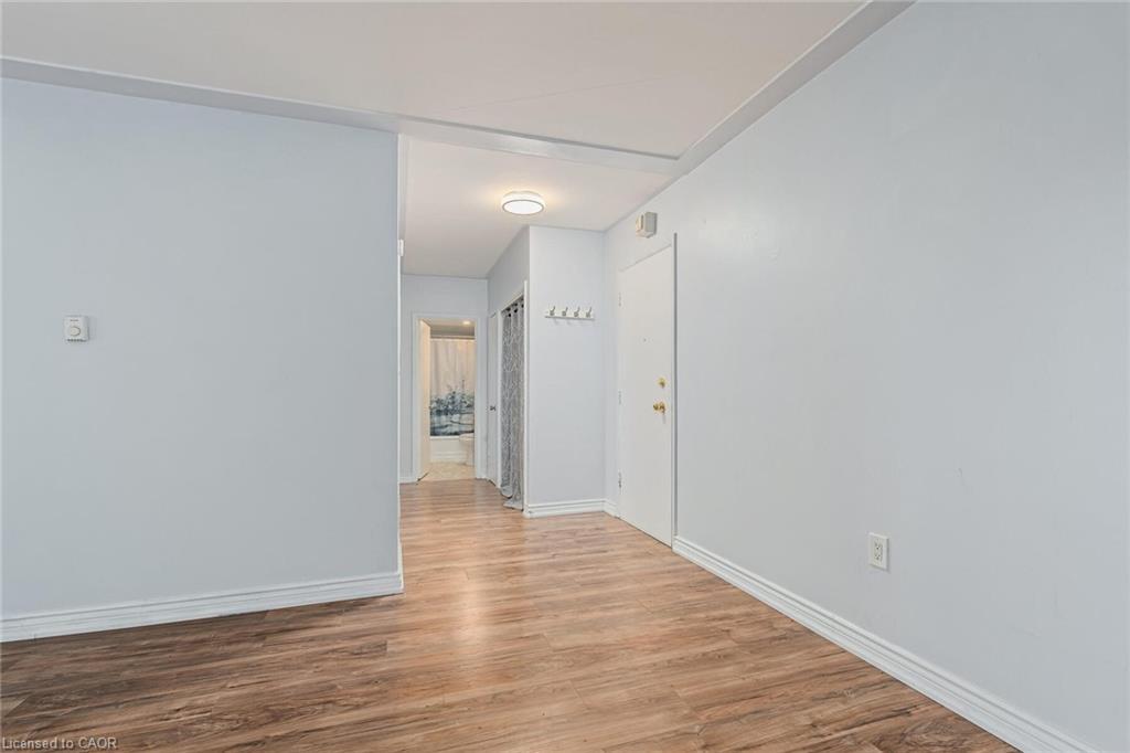 203-11 Woodman Drive, Hamilton, ON - Indoor Photo Showing Other Room