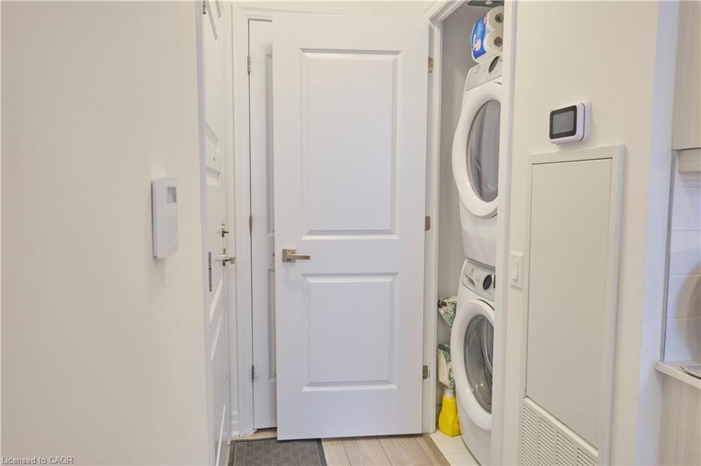 3005-36 Elm Drive, Mississauga, ON - Indoor Photo Showing Laundry Room