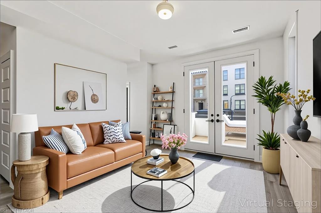 62-99 Roger Street, Waterloo, ON - Indoor Photo Showing Living Room