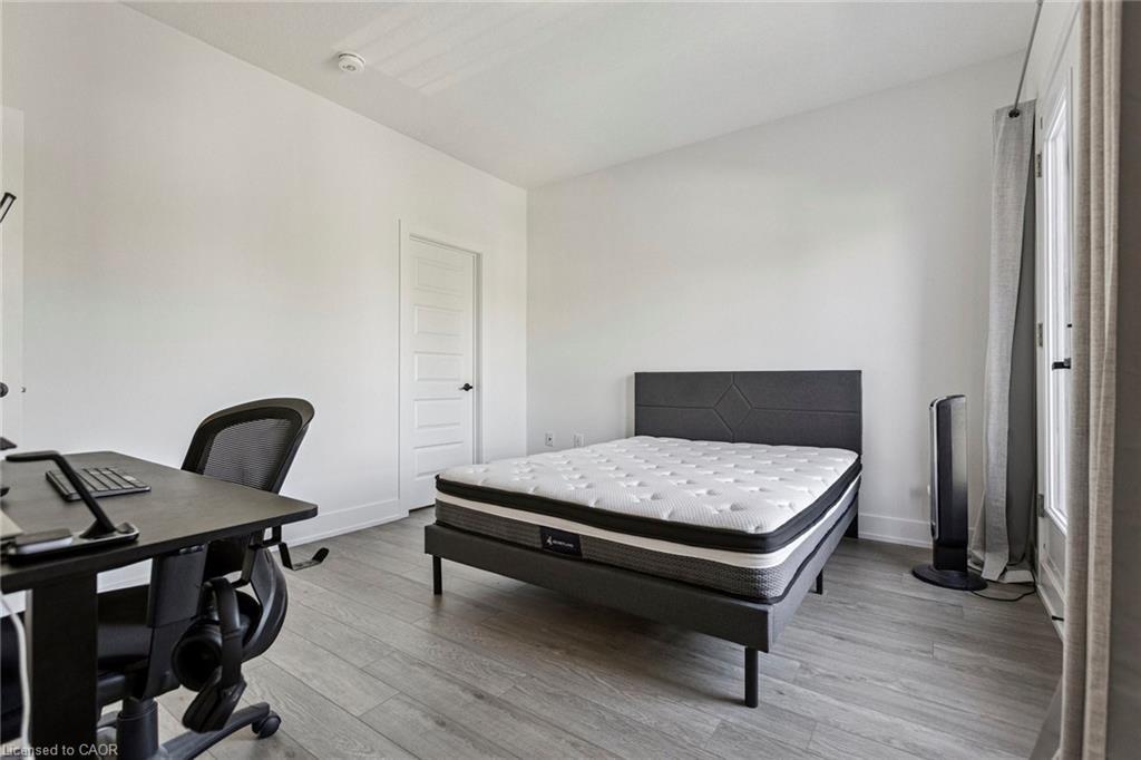 62-99 Roger Street, Waterloo, ON - Indoor Photo Showing Bedroom