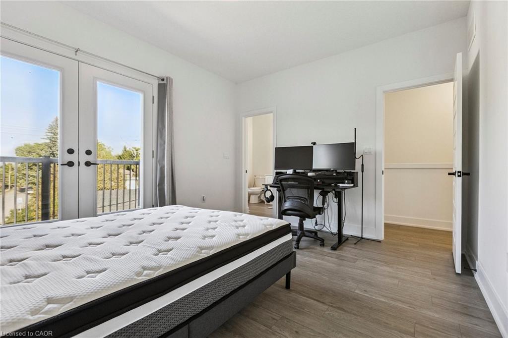 62-99 Roger Street, Waterloo, ON - Indoor Photo Showing Bedroom