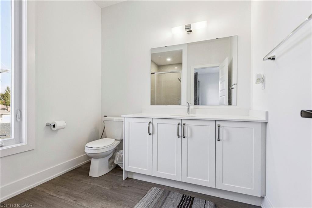 62-99 Roger Street, Waterloo, ON - Indoor Photo Showing Bathroom