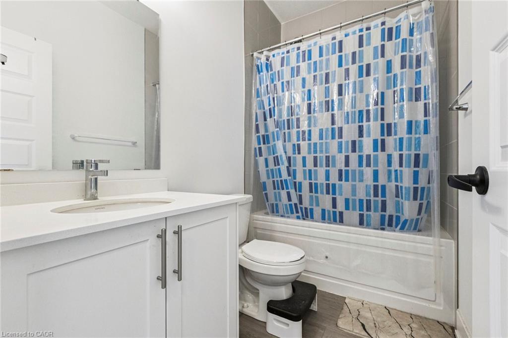 62-99 Roger Street, Waterloo, ON - Indoor Photo Showing Bathroom