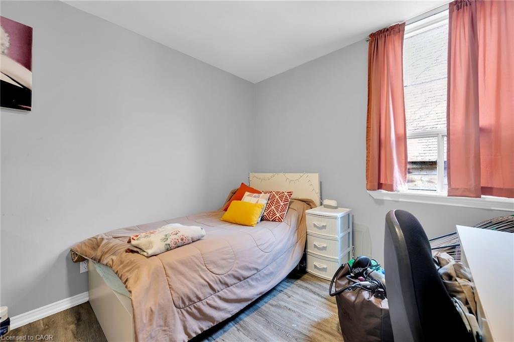 129 Dundurn Street N, Hamilton, ON - Indoor Photo Showing Bedroom